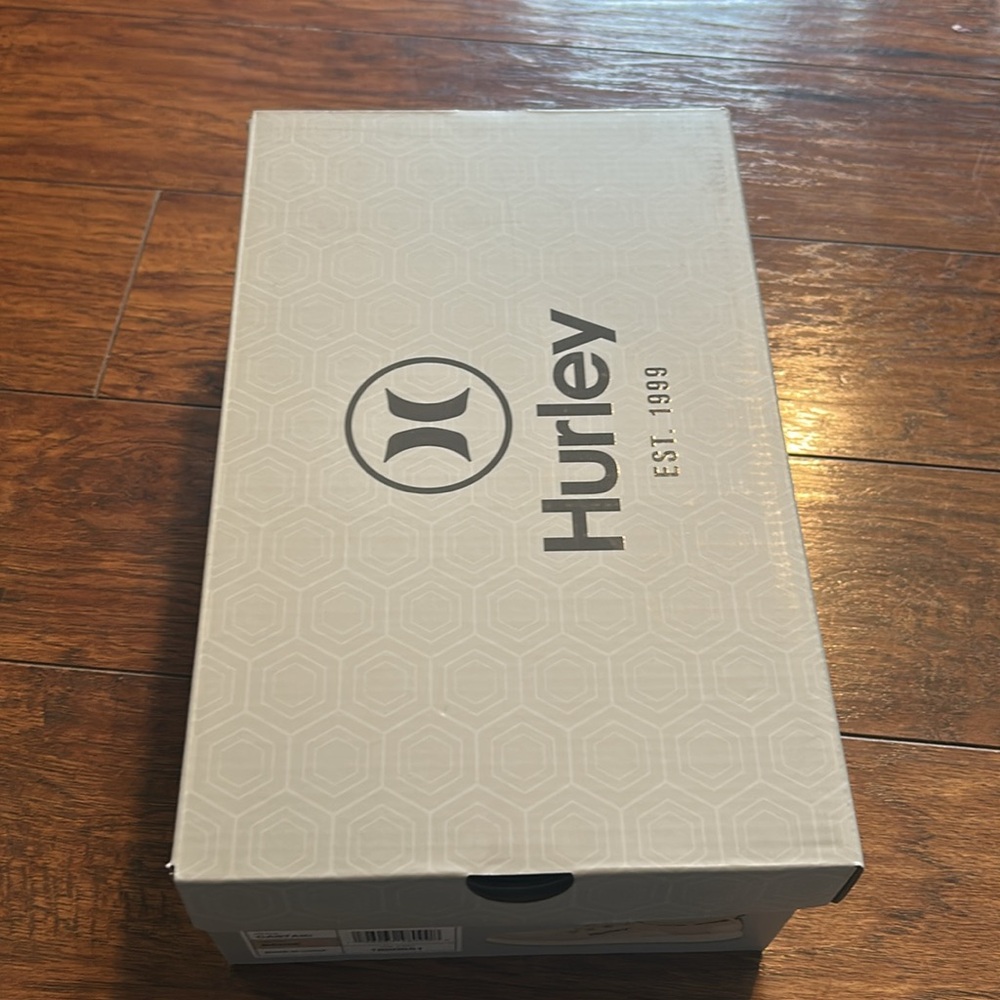 Hurley Women's Castaic Sneaker NWT new in box - Picture 7 of 7